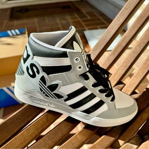 Adidas Hard Court Hi Big Logo LIKE NEW Boys US6.5